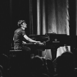 Lumini și Umbre Concert de gală (9) Lumini și Umbre Concert de gală (9)